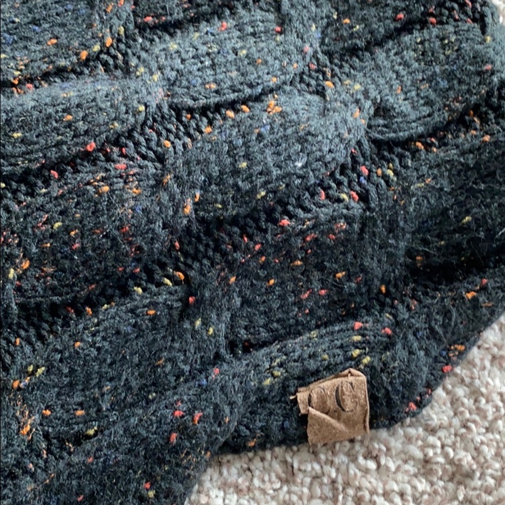 C.C. Infinity Scarf - Picture 4 of 5